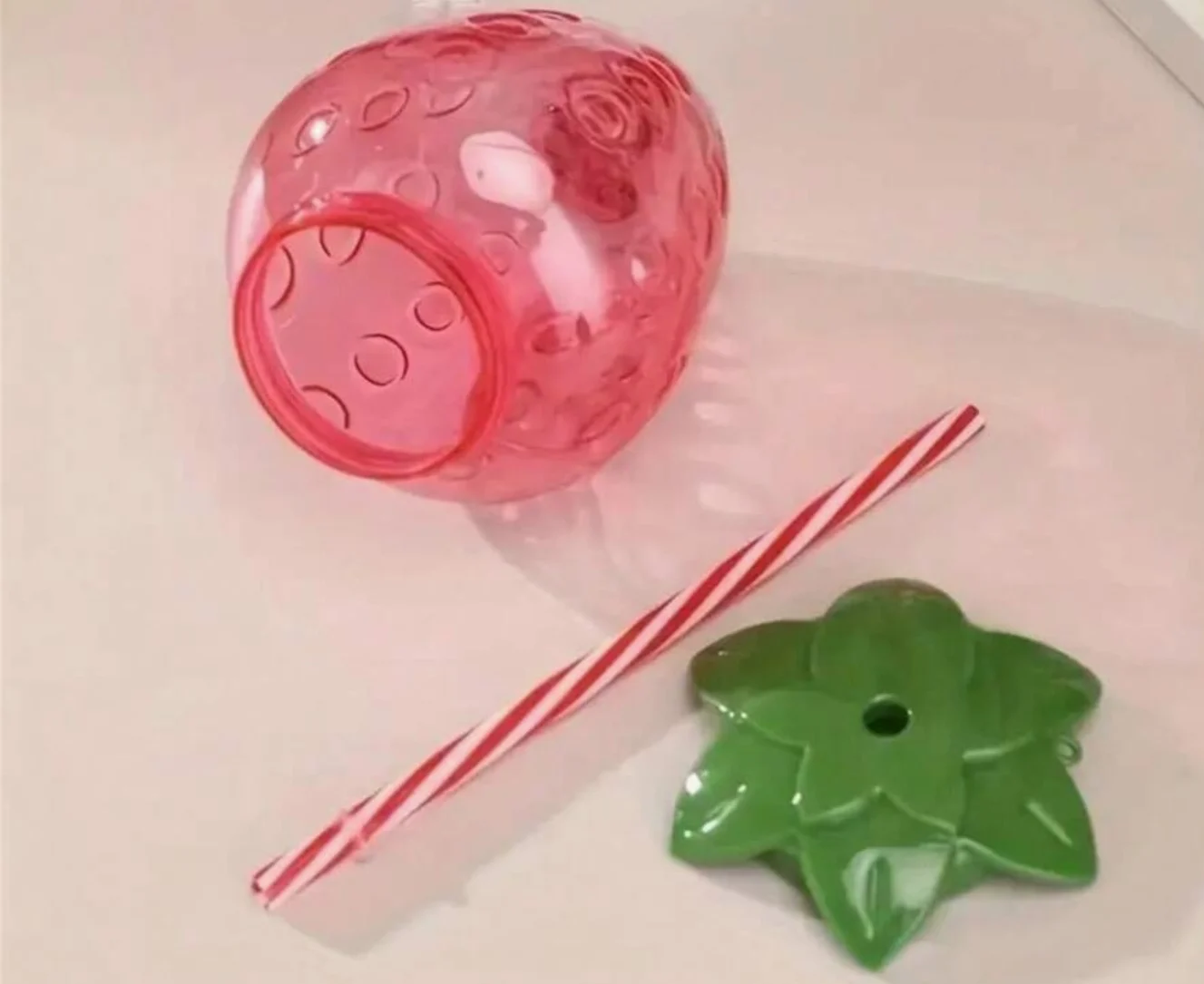 Screenshot_4-7-2025_165311_us.shein.com 🍓1 Pc Kawaii Strawberry Tumbler With Lid And Straw